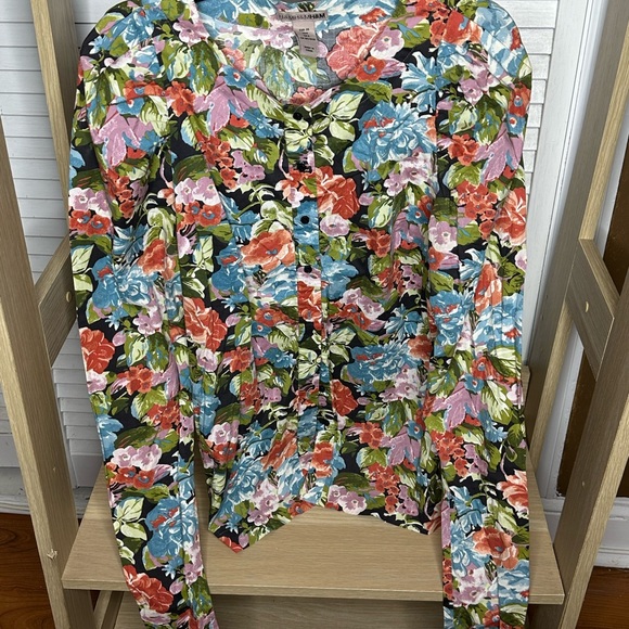 H&M  size 6 Trend collection shirt. ****DON’T BE AFRAID TO NAEA PRICE****** - Picture 1 of 7